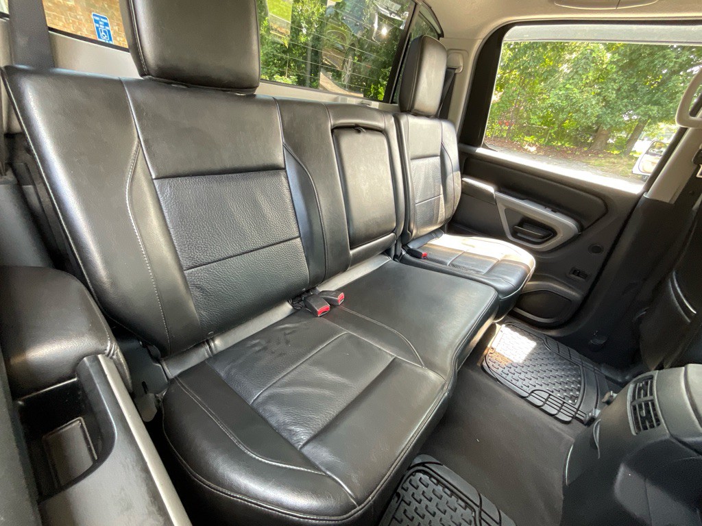 2015 Nissan Titan Image 34