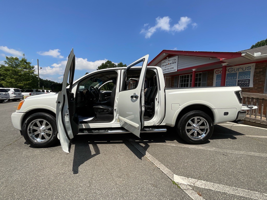 2015 Nissan Titan Image 40