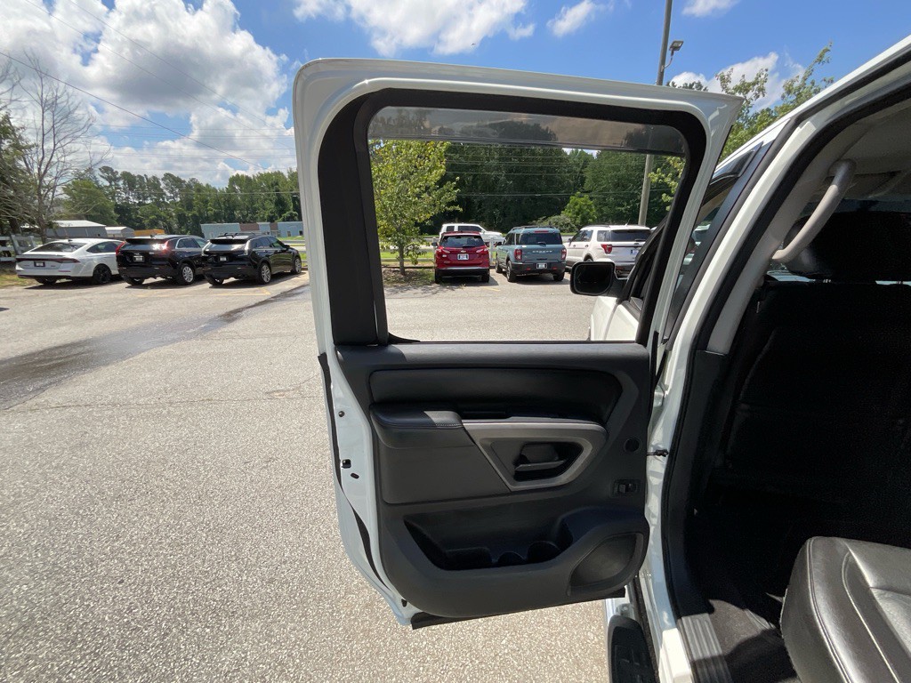 2015 Nissan Titan Image 45