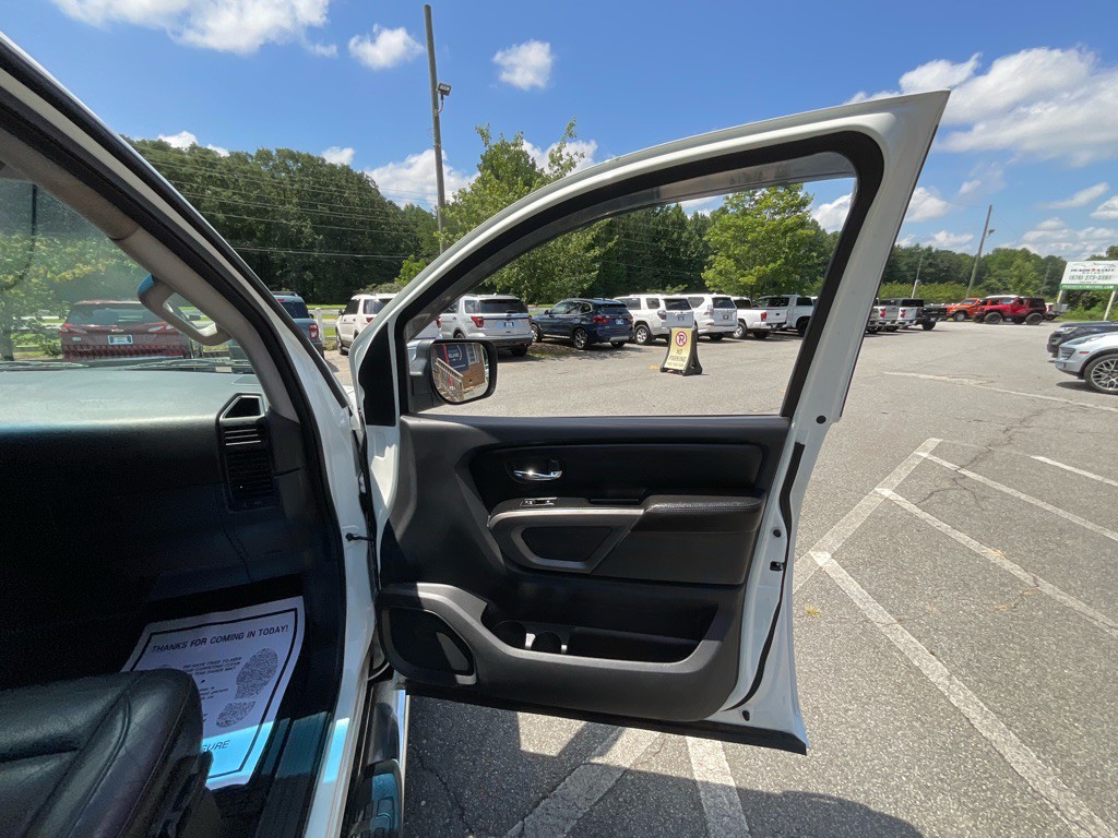 2015 Nissan Titan Image 46