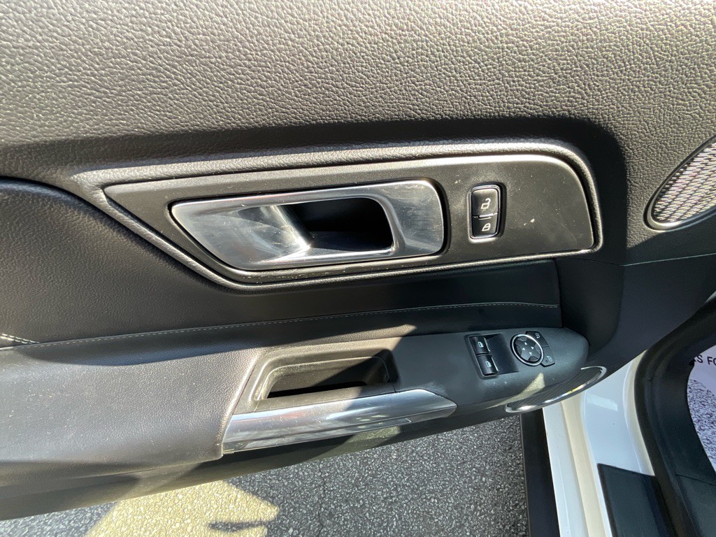 2020 Ford Mustang Image 32