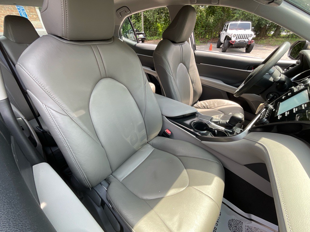 2020 Toyota Camry Image 19