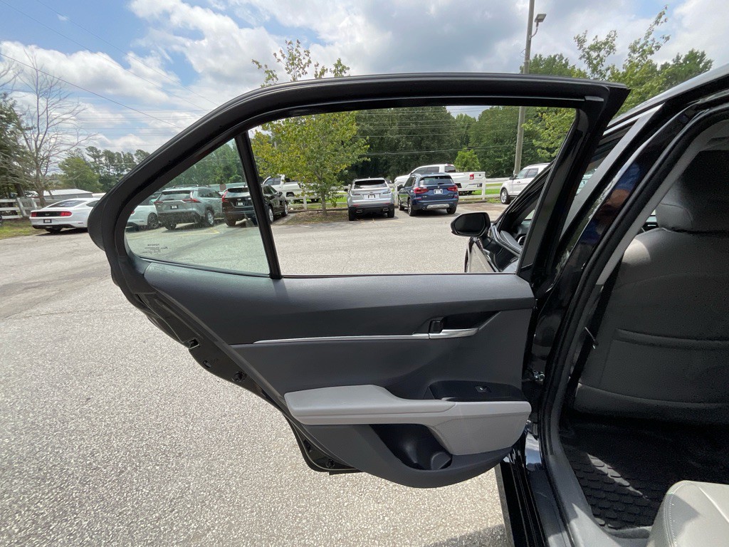 2020 Toyota Camry Image 40