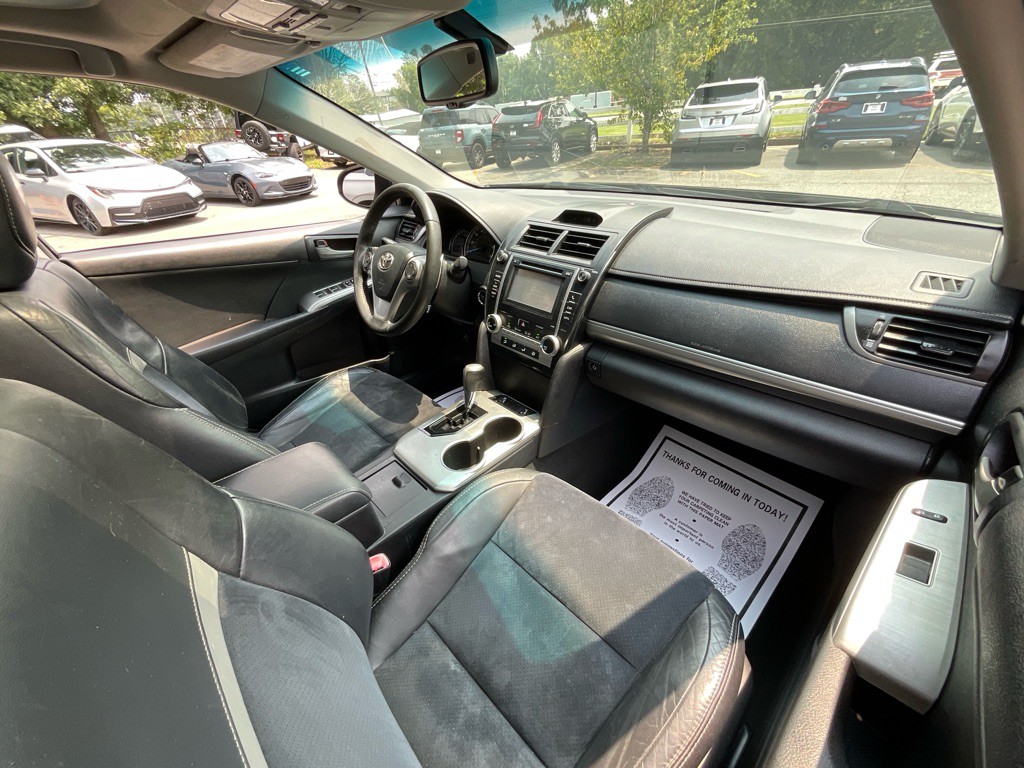 2012 Toyota Camry Image 18