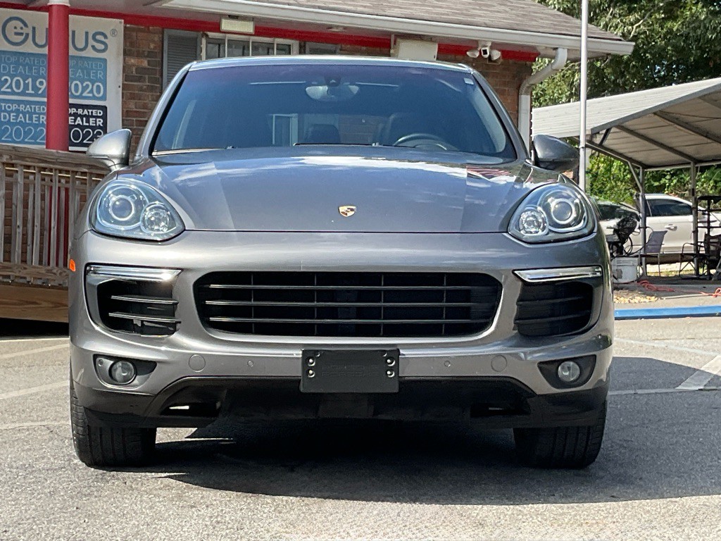 2016 Porsche Cayenne Image 2