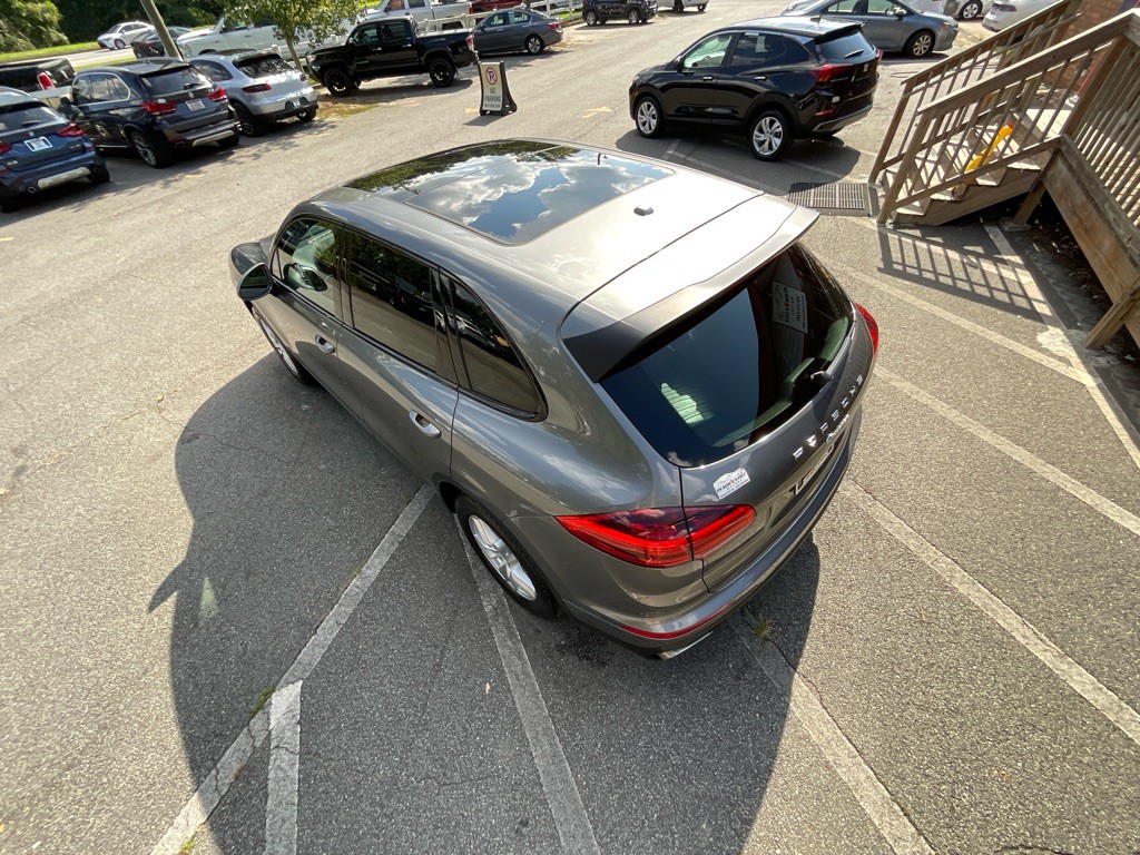 2016 Porsche Cayenne Image 10