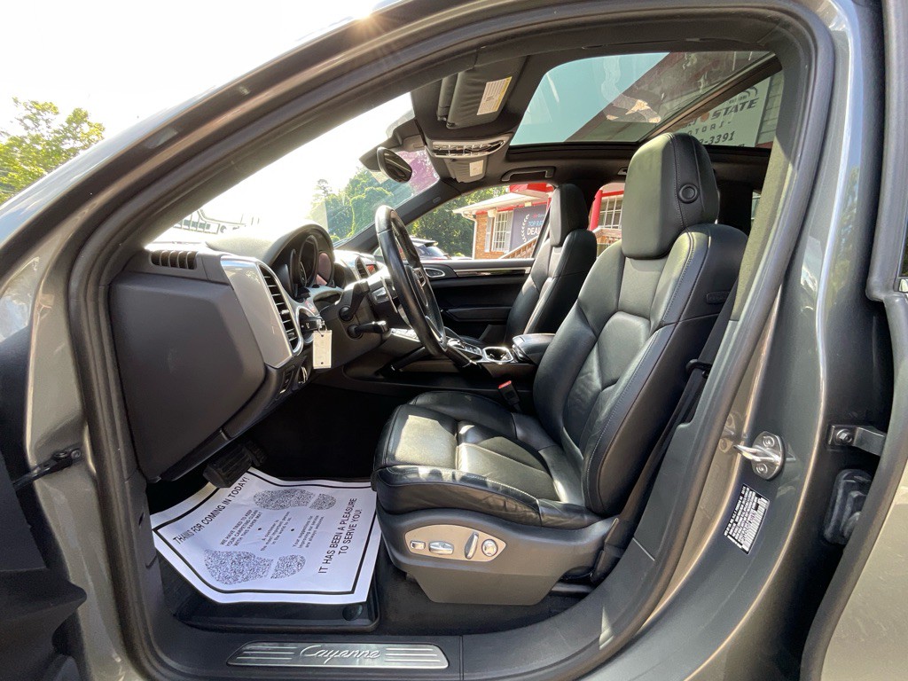 2016 Porsche Cayenne Image 13