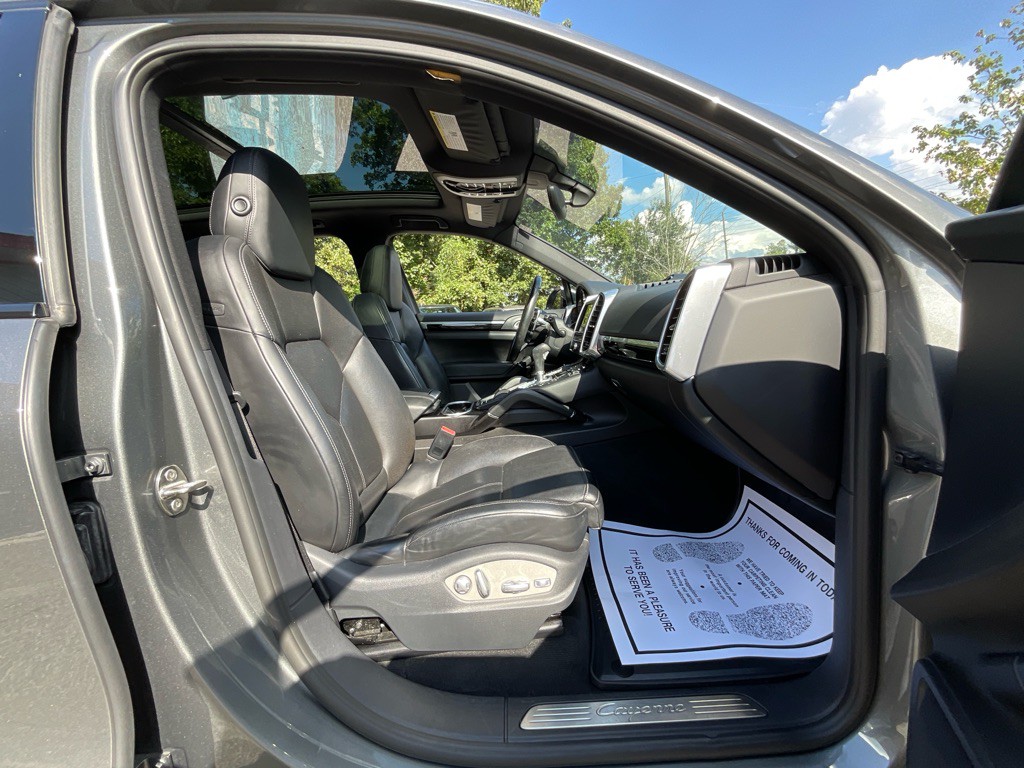 2016 Porsche Cayenne Image 16