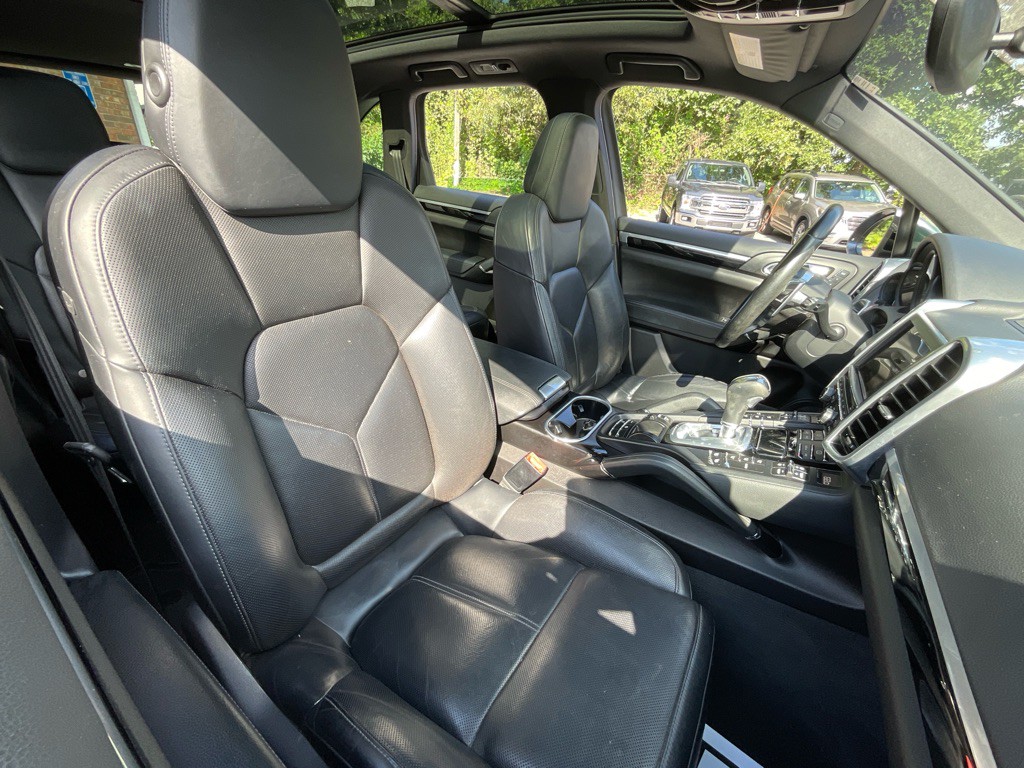 2016 Porsche Cayenne Image 18