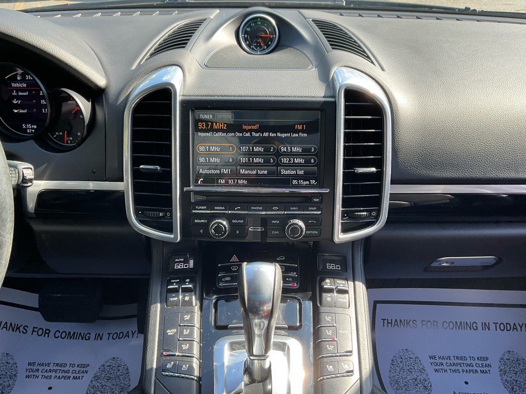 2016 Porsche Cayenne Image 22