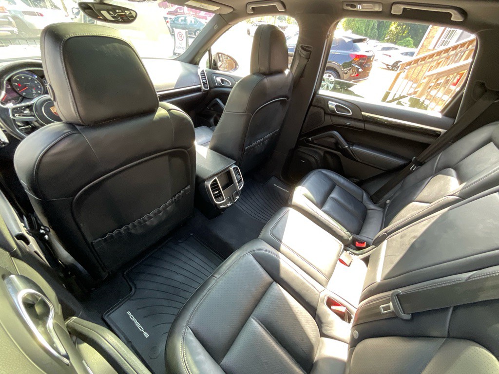 2016 Porsche Cayenne Image 30