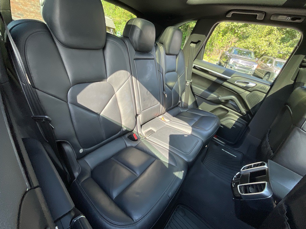 2016 Porsche Cayenne Image 34