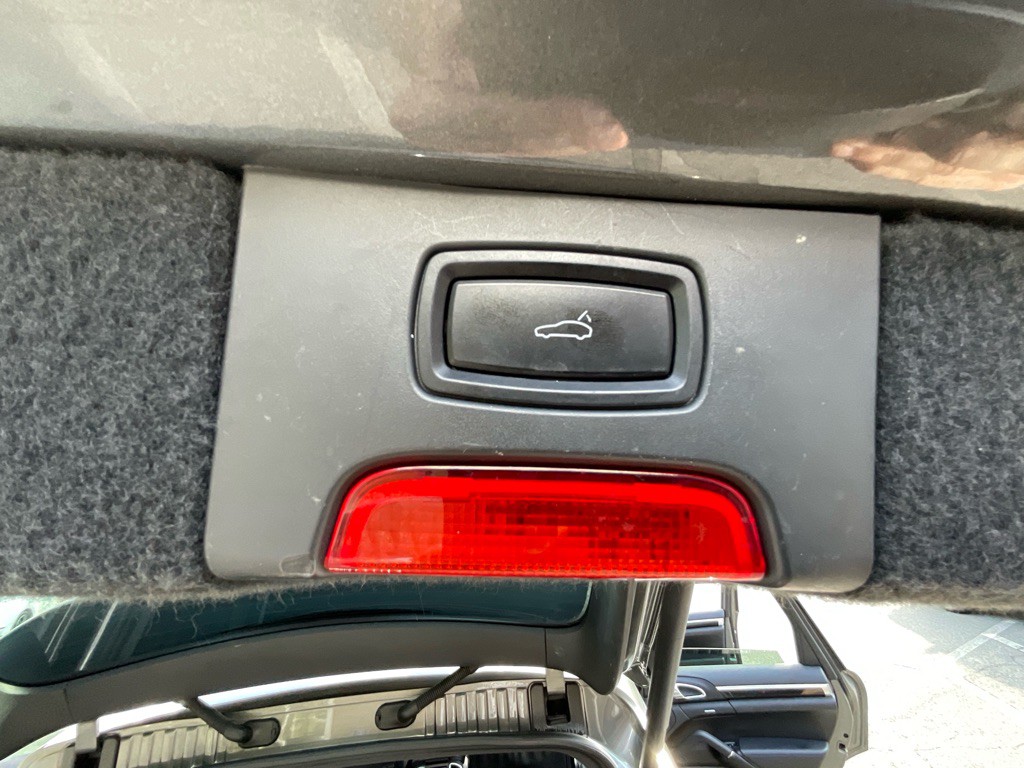 2016 Porsche Cayenne Image 41