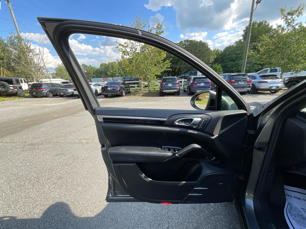 2016 Porsche Cayenne Image 42