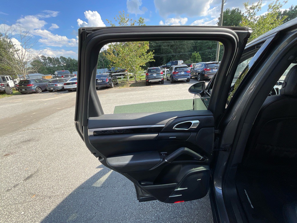2016 Porsche Cayenne Image 47