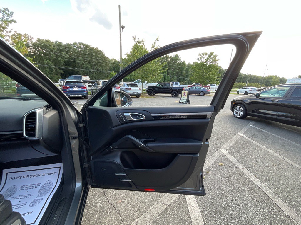 2016 Porsche Cayenne Image 48