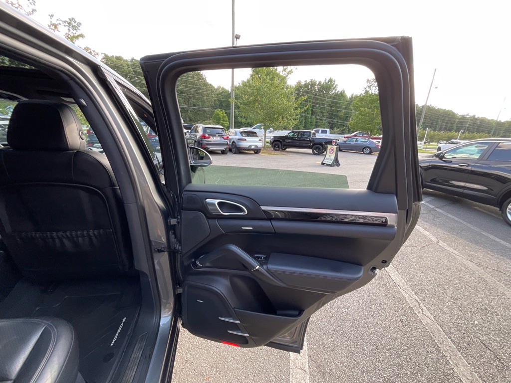 2016 Porsche Cayenne Image 49
