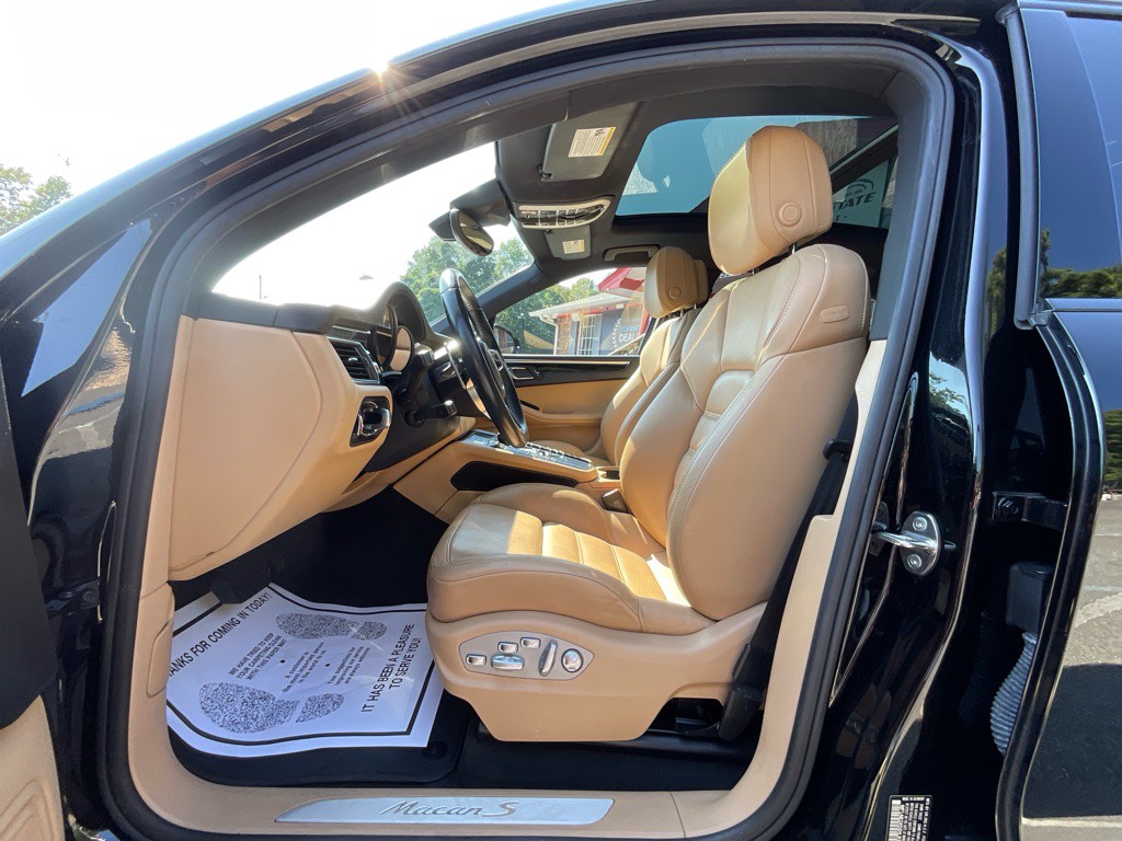 2017 Porsche Macan Image 13