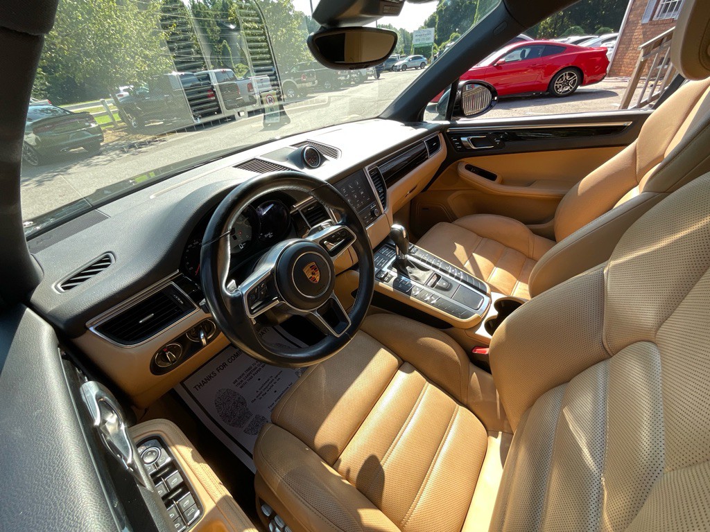 2017 Porsche Macan Image 14