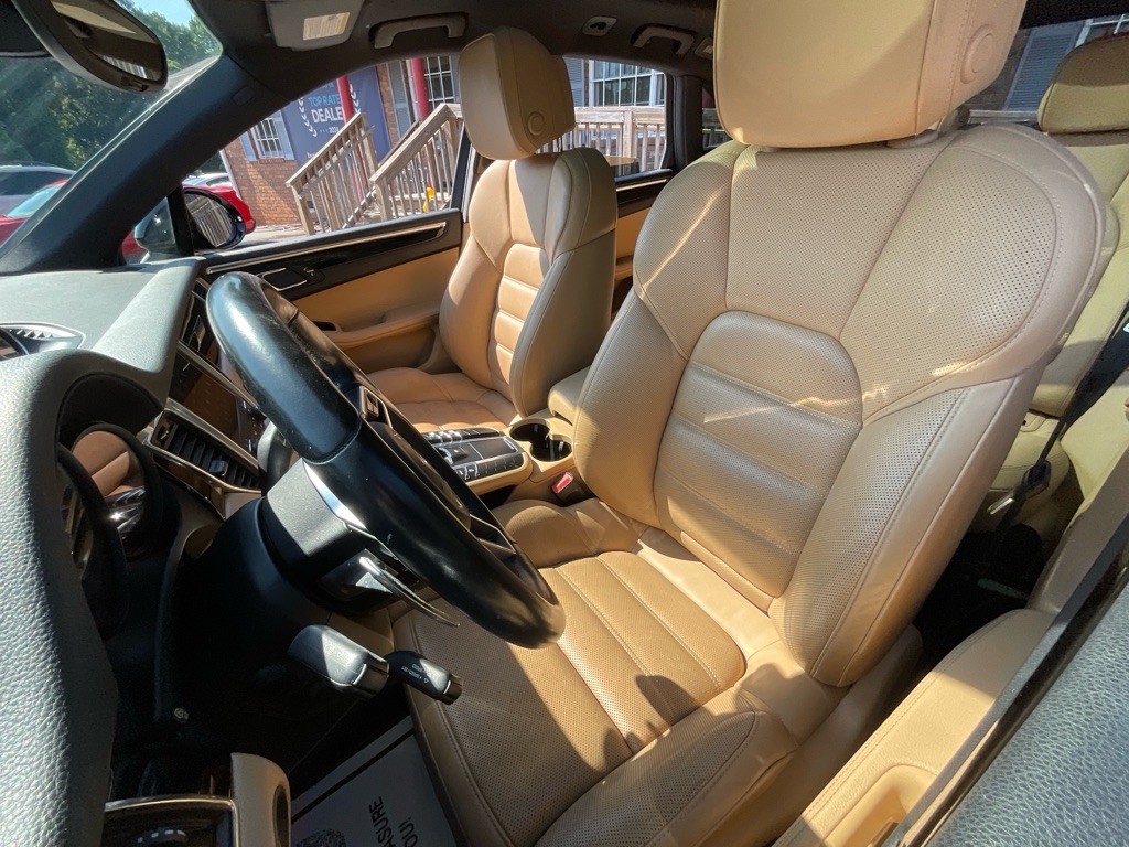 2017 Porsche Macan Image 15