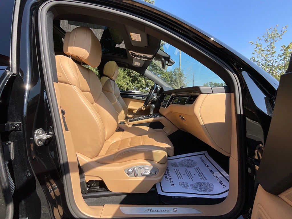 2017 Porsche Macan Image 16
