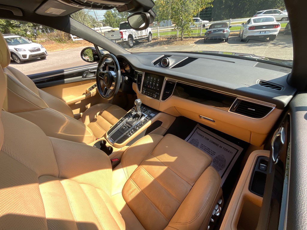 2017 Porsche Macan Image 17