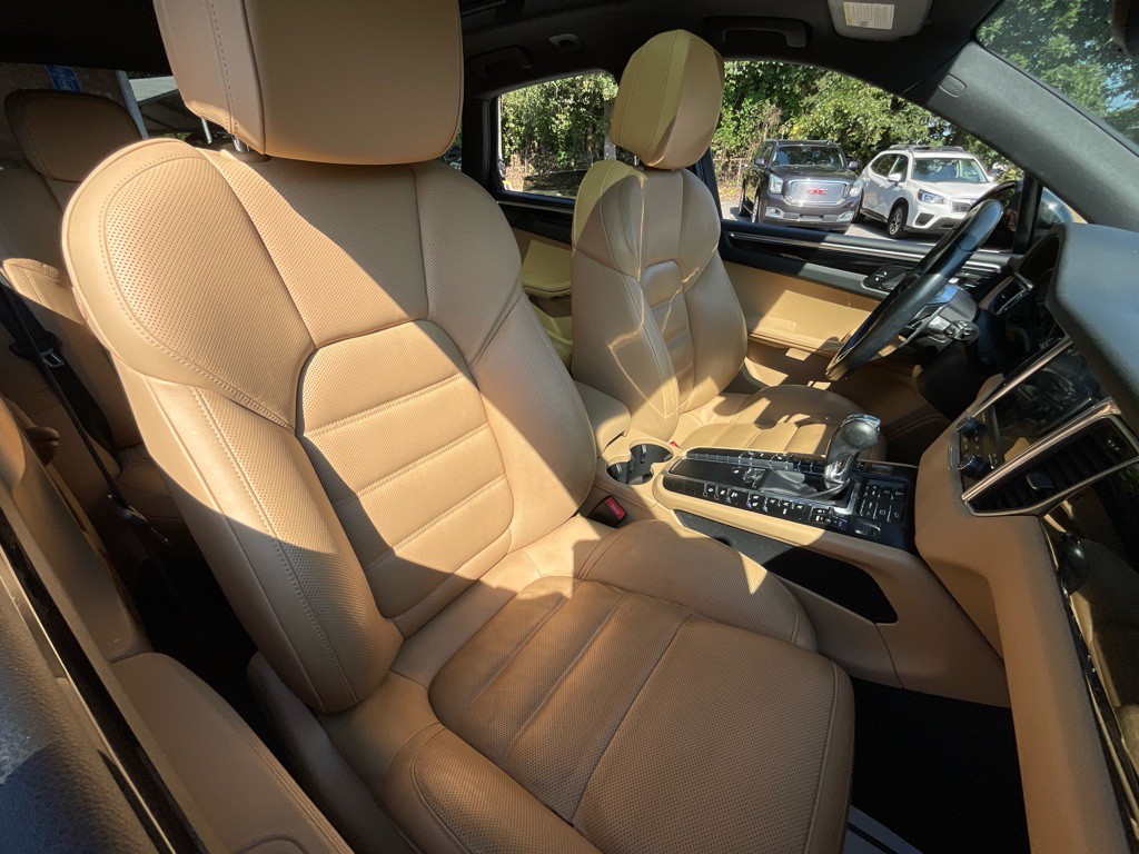 2017 Porsche Macan Image 18