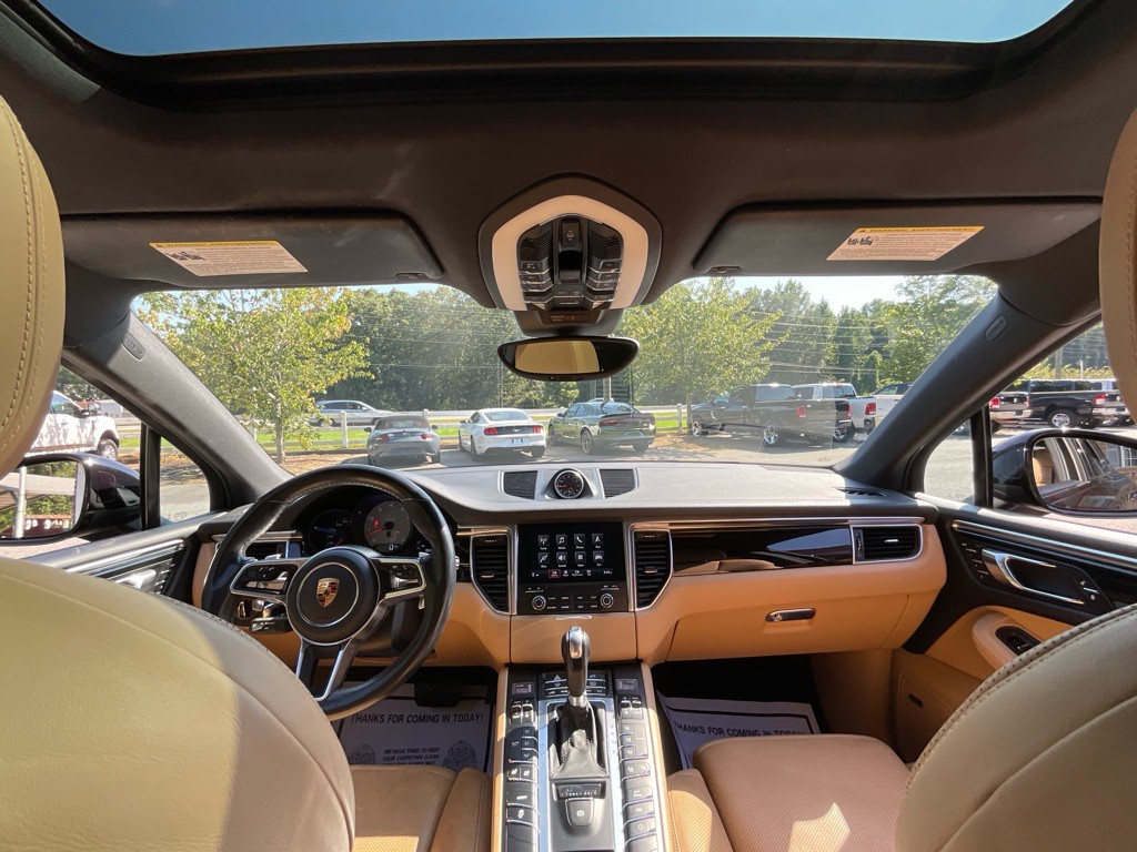 2017 Porsche Macan Image 19