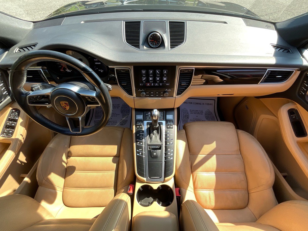 2017 Porsche Macan Image 20