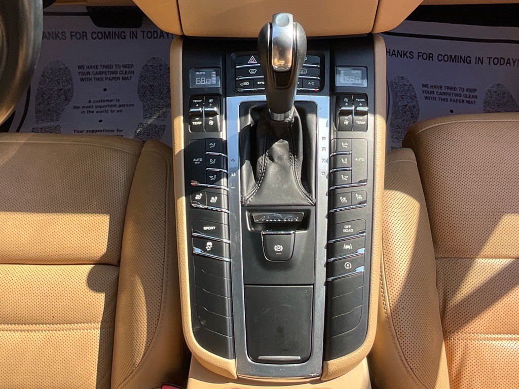 2017 Porsche Macan Image 21