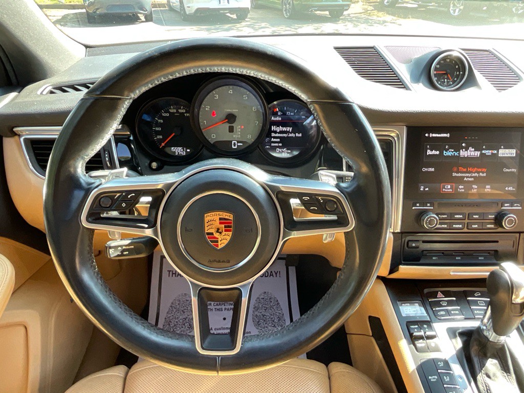2017 Porsche Macan Image 23