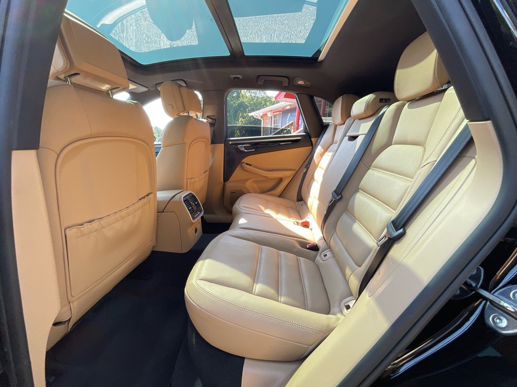 2017 Porsche Macan Image 29