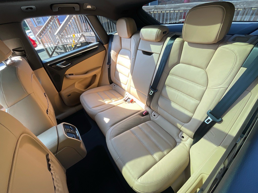2017 Porsche Macan Image 31