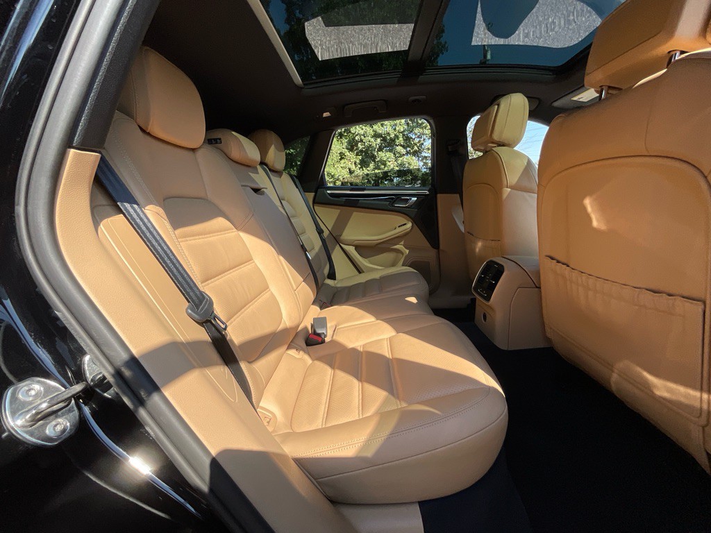 2017 Porsche Macan Image 32