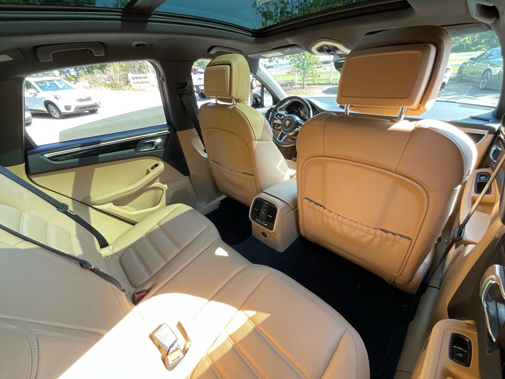 2017 Porsche Macan Image 33