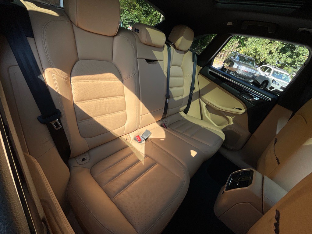 2017 Porsche Macan Image 34