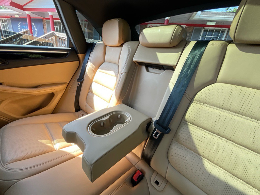 2017 Porsche Macan Image 35