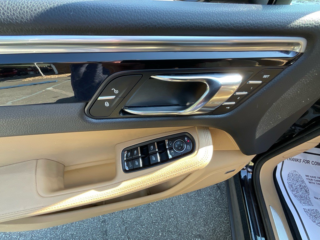 2017 Porsche Macan Image 44