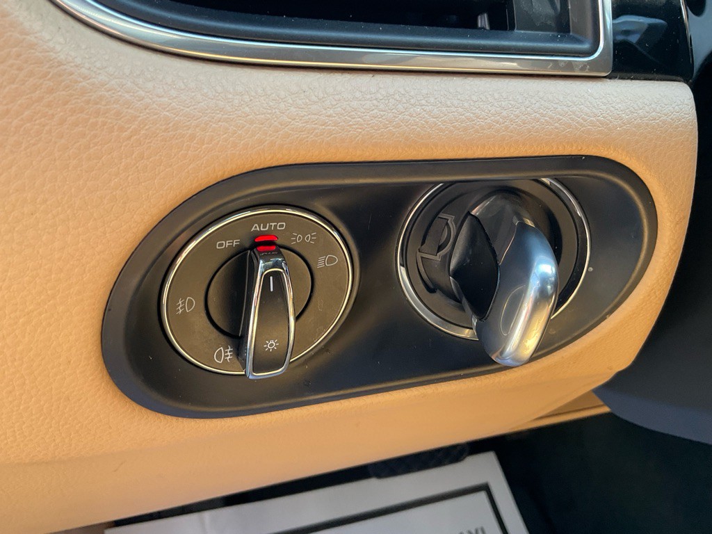 2017 Porsche Macan Image 46