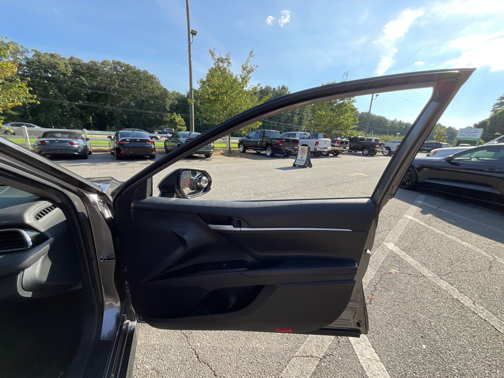 2020 Toyota Camry Image 40