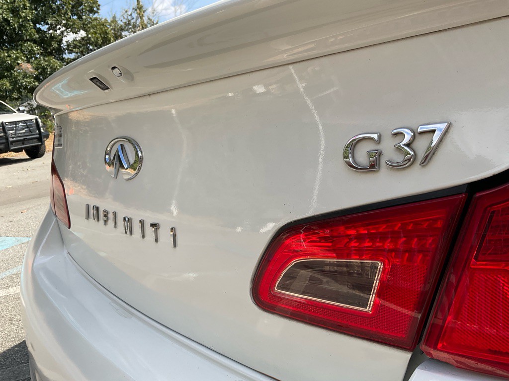 2013 INFINITI G37 Image 9