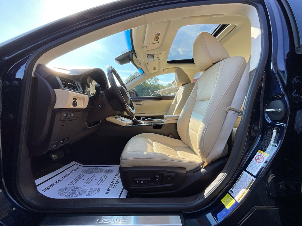 2016 Lexus ES 350 Image 13