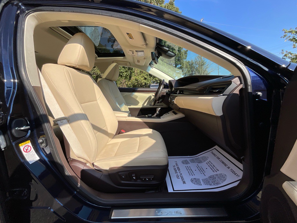 2016 Lexus ES 350 Image 16