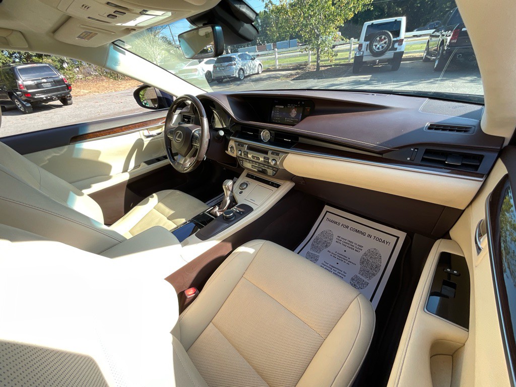 2016 Lexus ES 350 Image 17