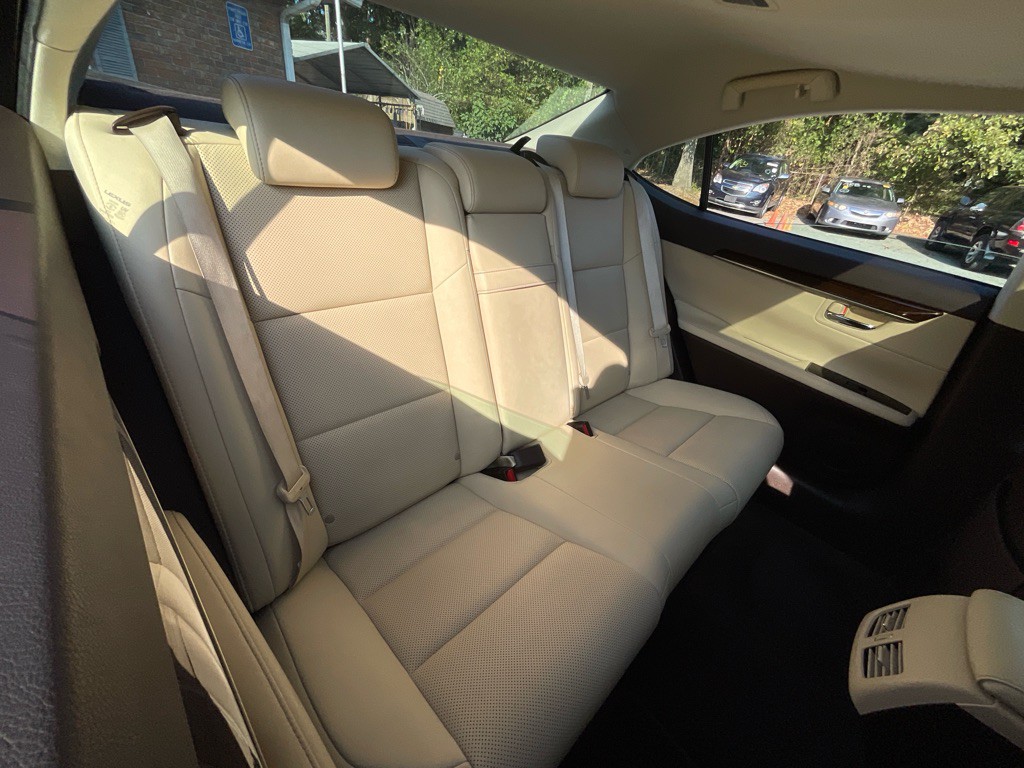 2016 Lexus ES 350 Image 32