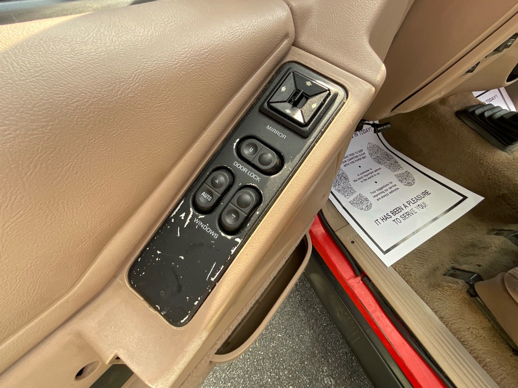 1994 Ford Explorer Image 32