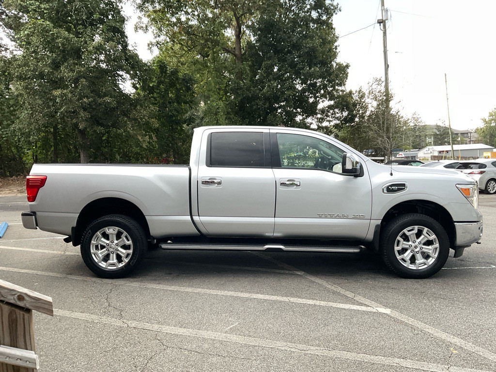 2017 Nissan Titan Image 4