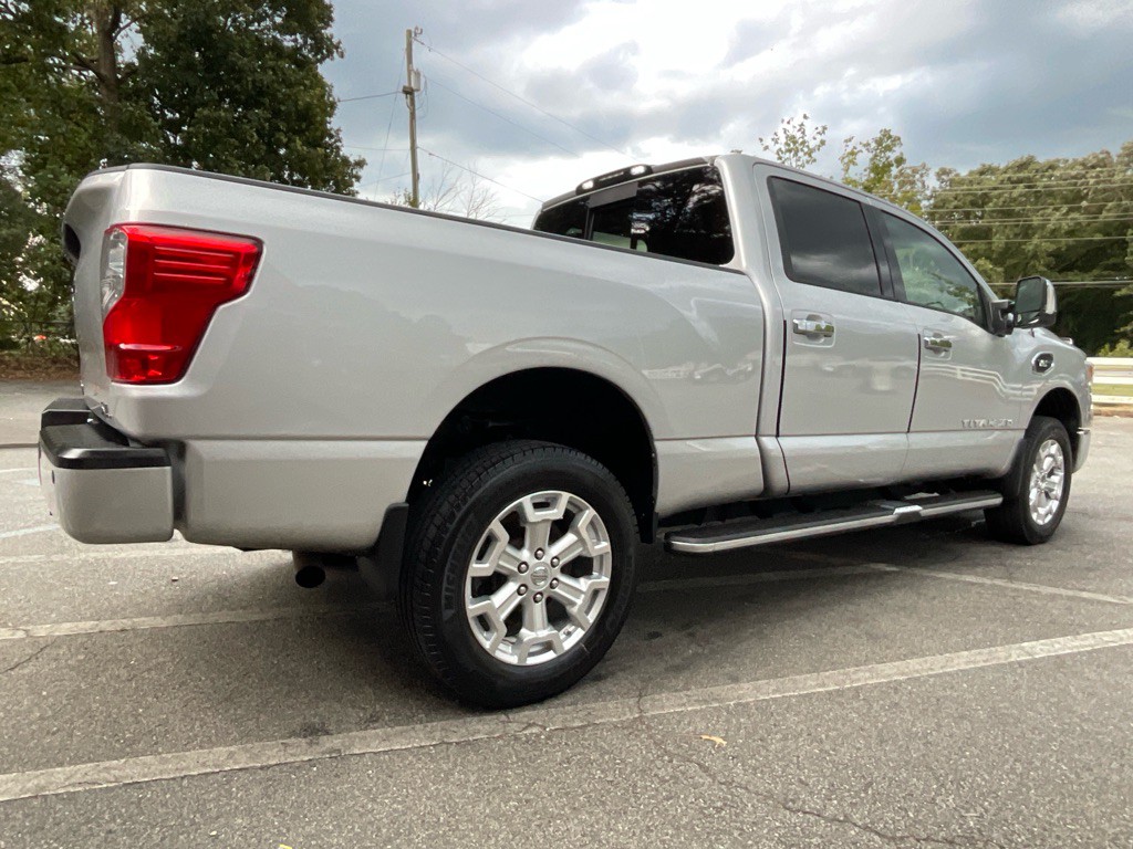 2017 Nissan Titan Image 5