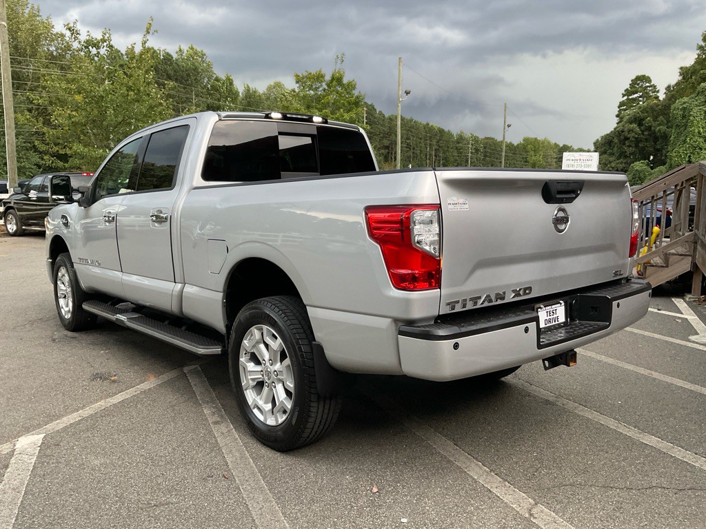 2017 Nissan Titan Image 7