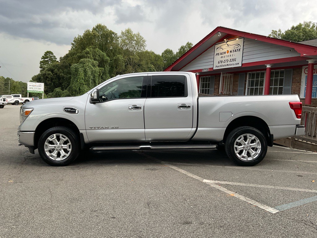2017 Nissan Titan Image 8
